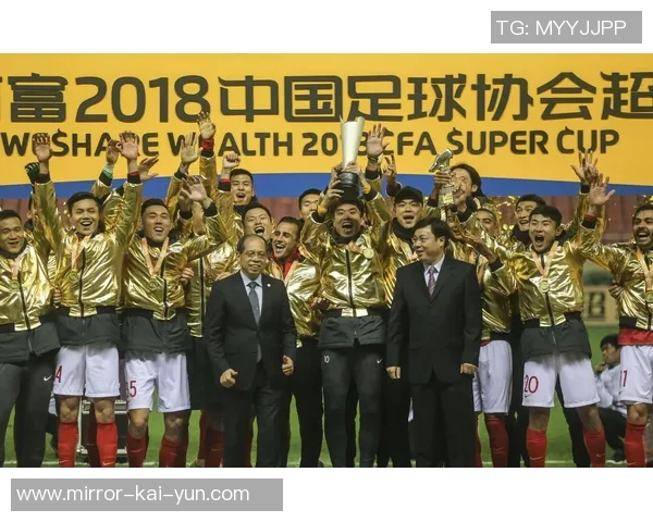 恒大足球超级杯激战正酣球迷热情高涨期待精彩对决 恒大足球超级杯激战正酣球迷热情高涨期待精彩对决